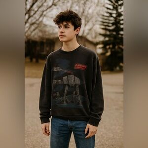 Hollister men’s Empire Strikes Back Black Sweater Crewneck small EUC